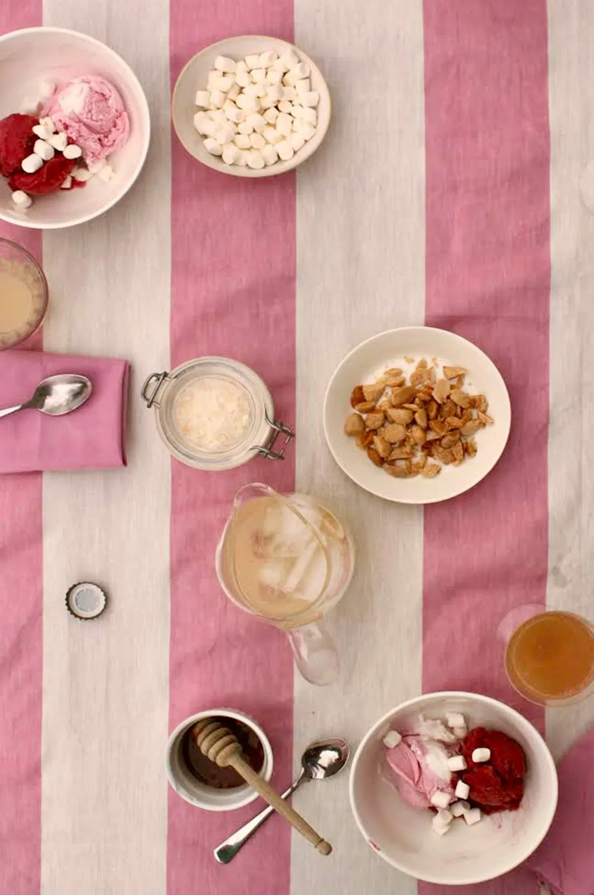 Gaia Table Cloth 250cm
