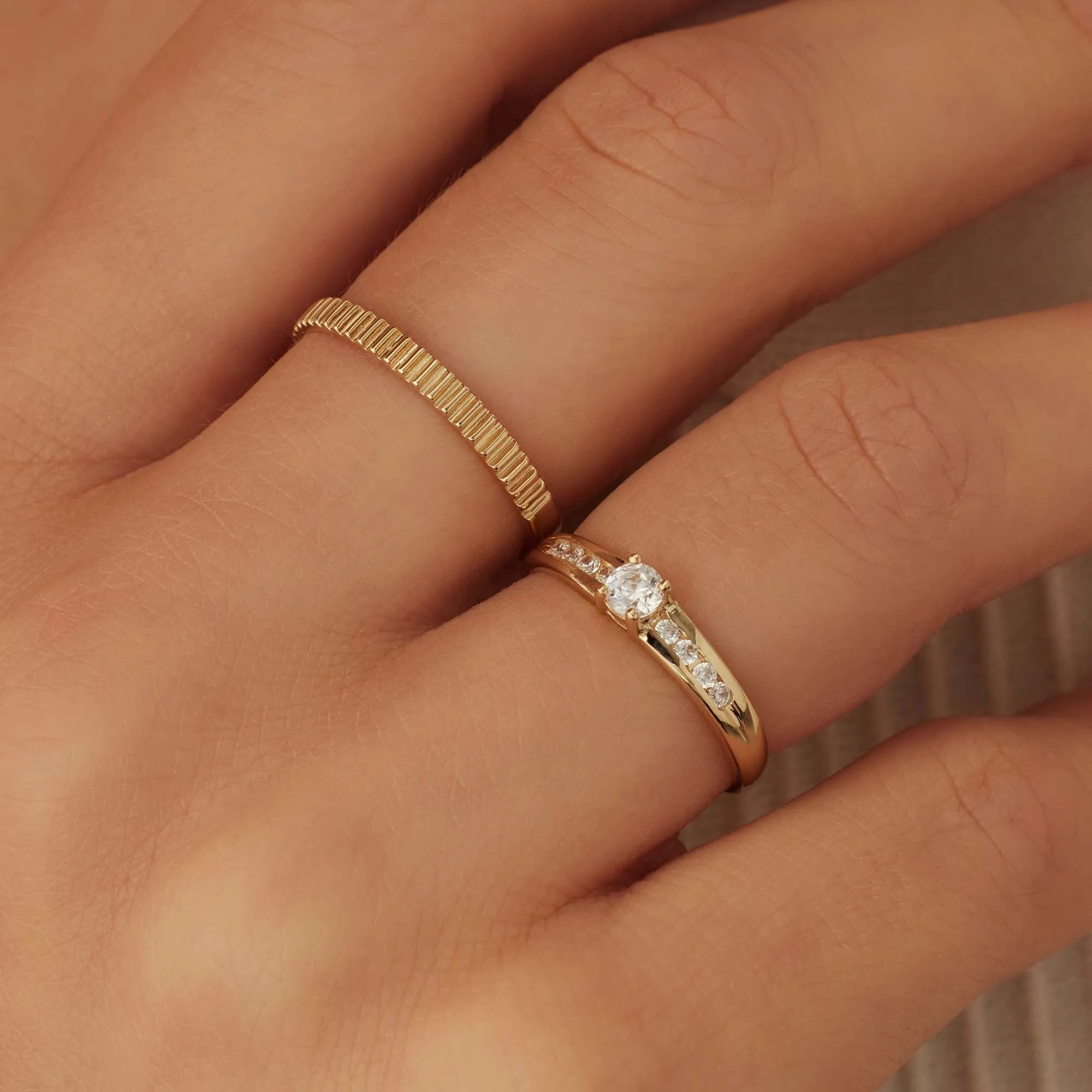 Rivoli L'Abbaye 14 karat gold ring ribbed