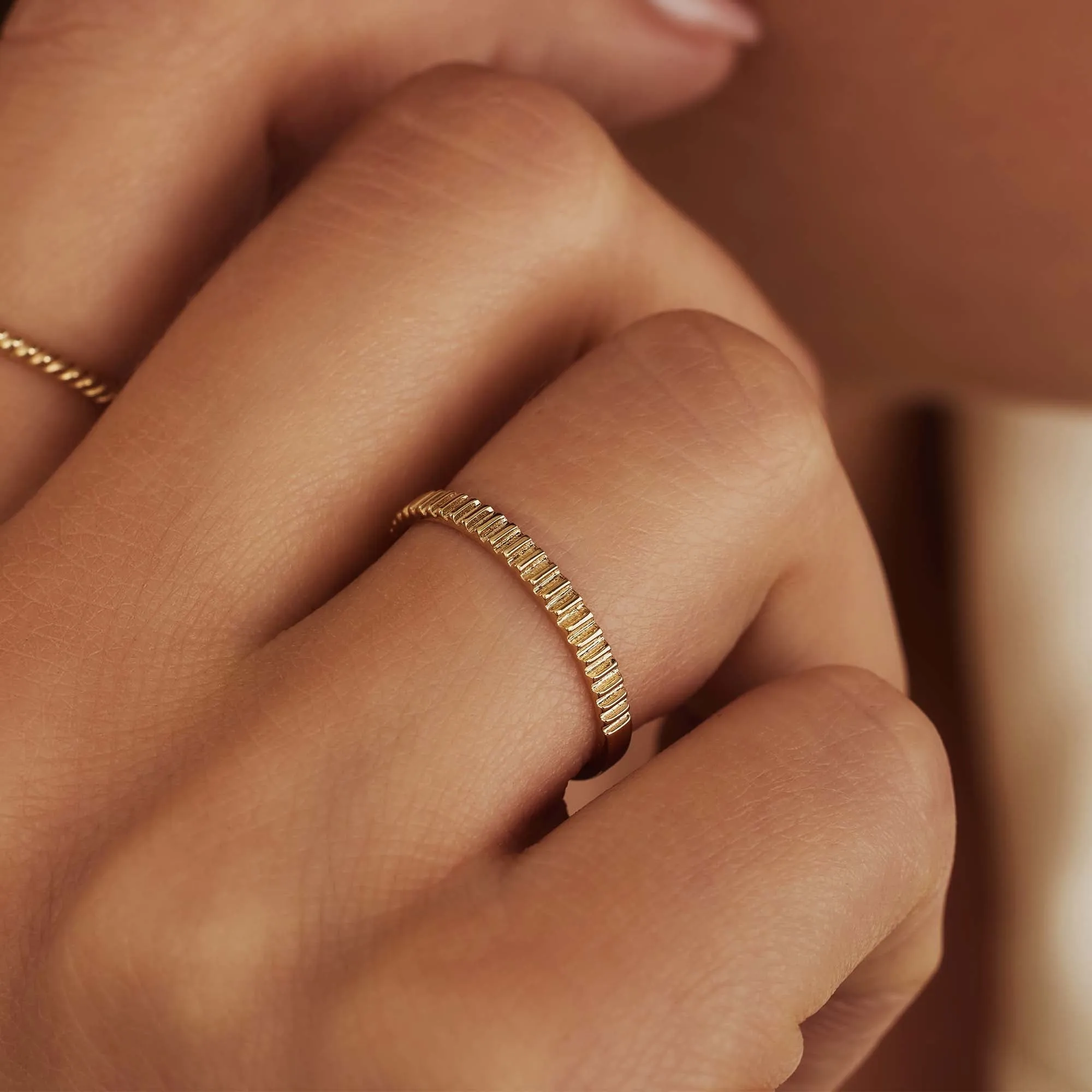 Rivoli L'Abbaye 14 karat gold ring ribbed