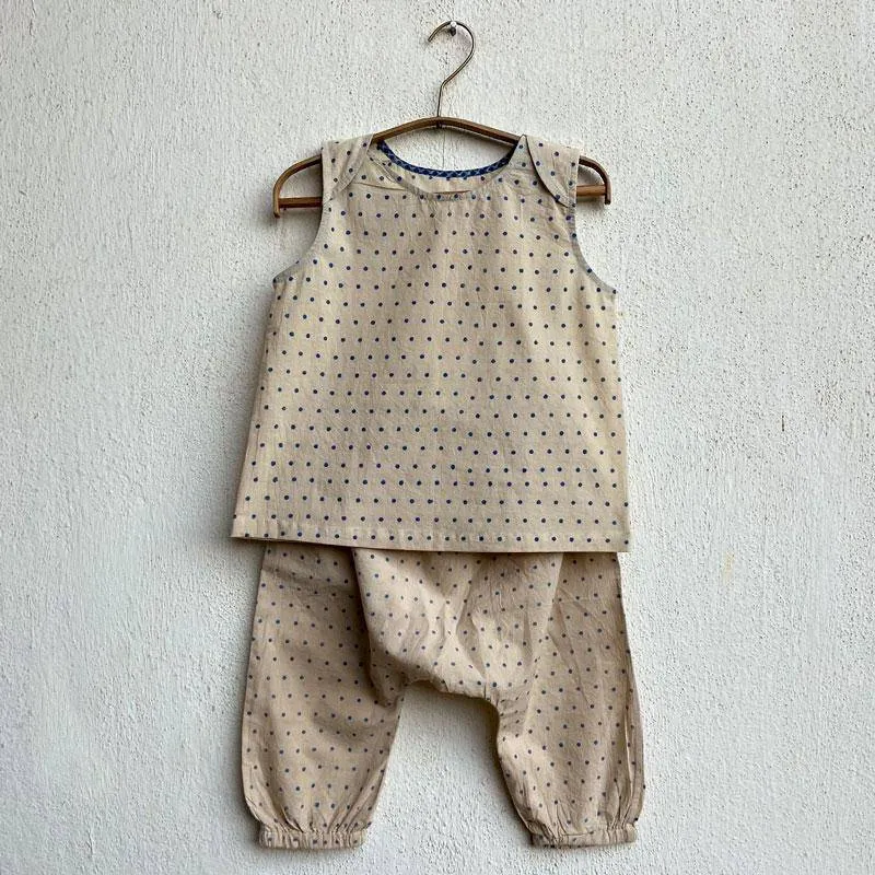 Zoo Jhabla Bag with Indigo Raidana Pants